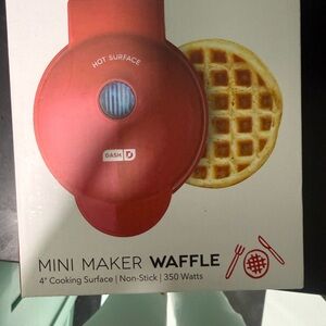 NWT IN BOX Dash Red Mini Maker Waffle Iron